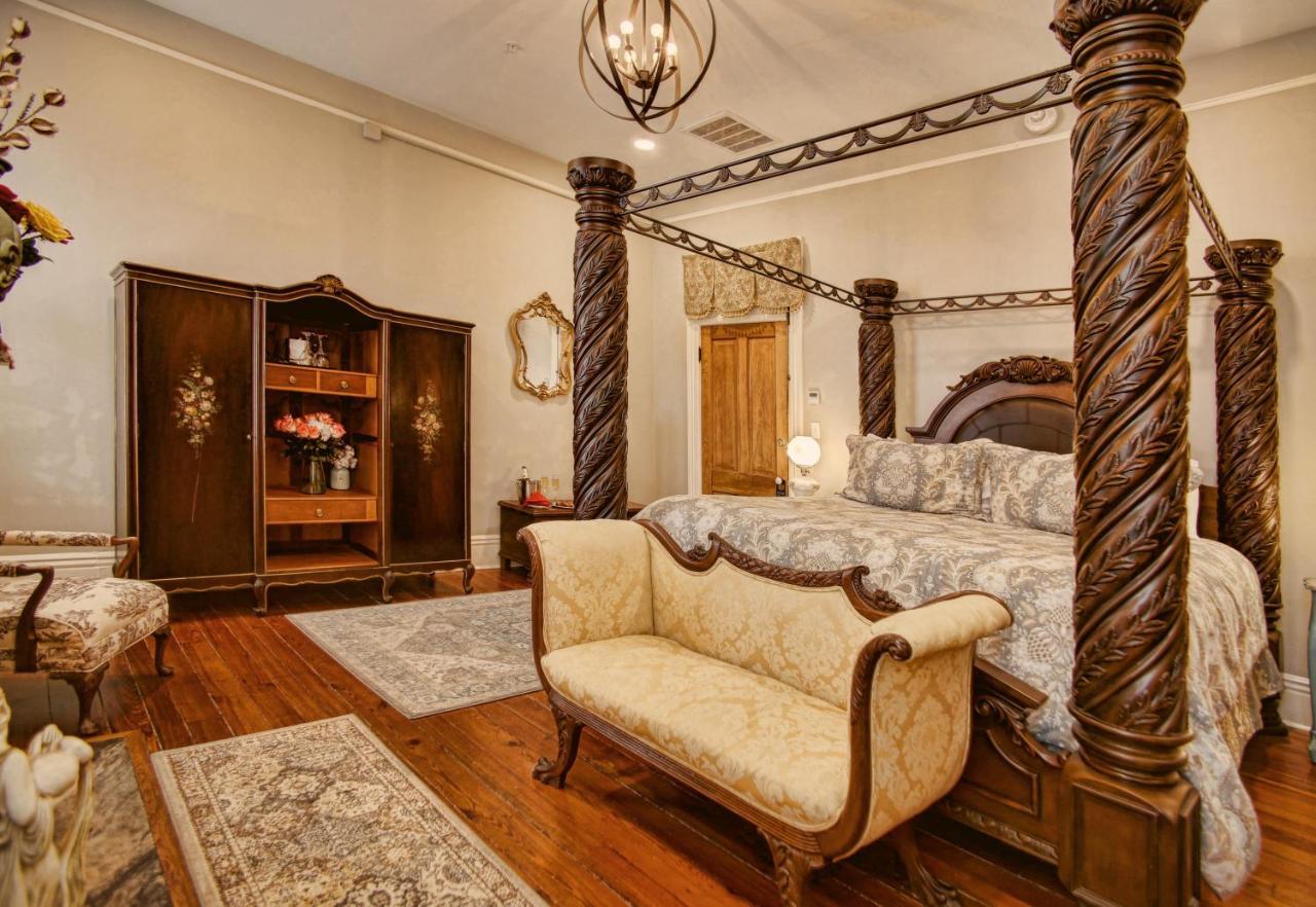 Mcmillan Inn Саванна Экстерьер фото