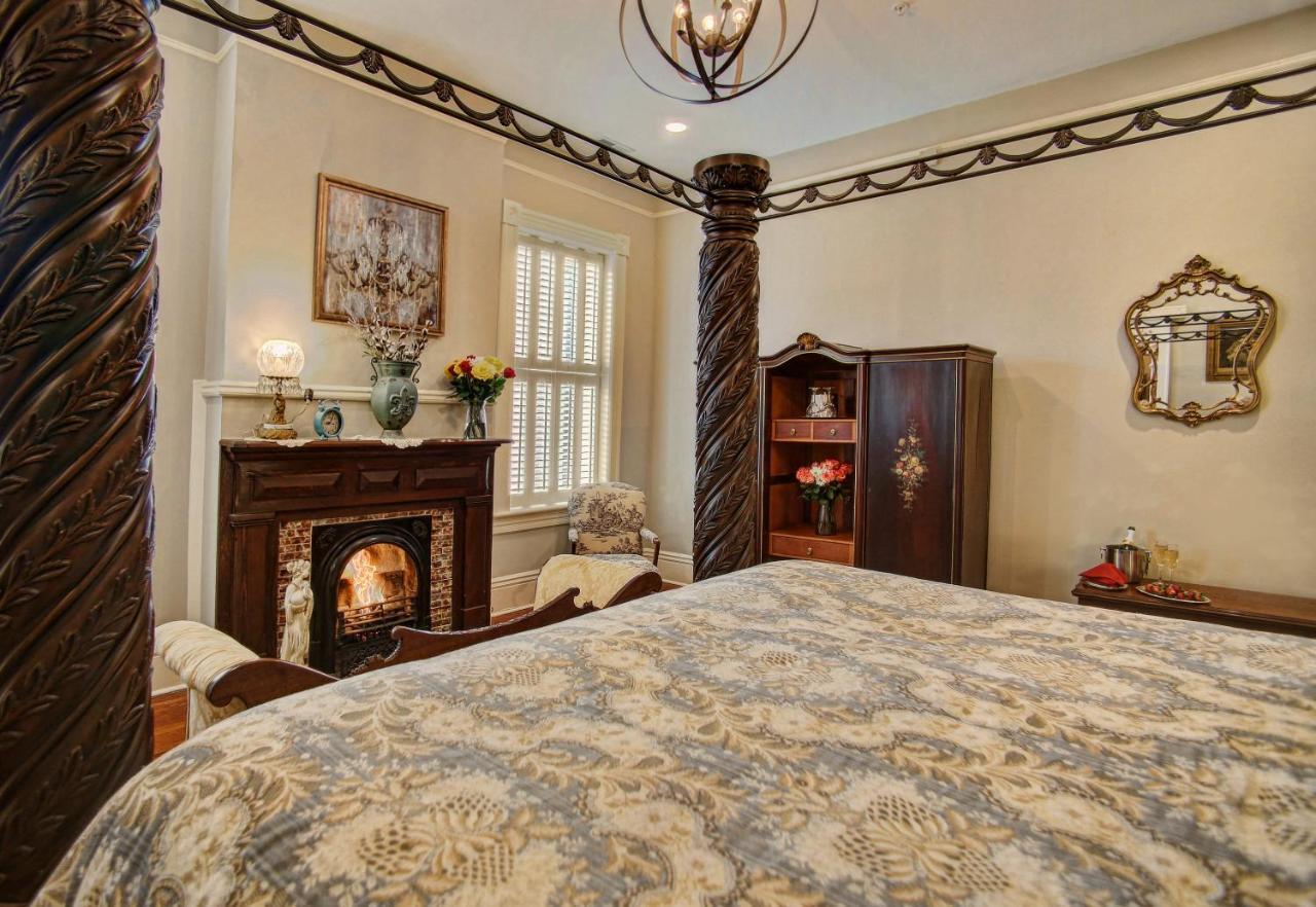 Mcmillan Inn Саванна Экстерьер фото