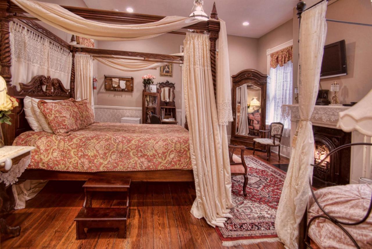 Mcmillan Inn Саванна Экстерьер фото