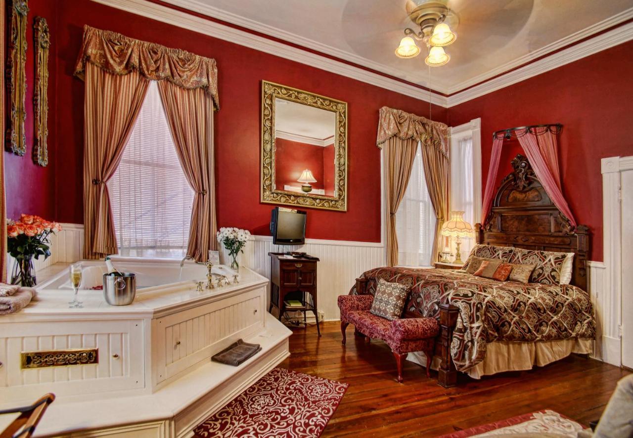 Mcmillan Inn Саванна Экстерьер фото