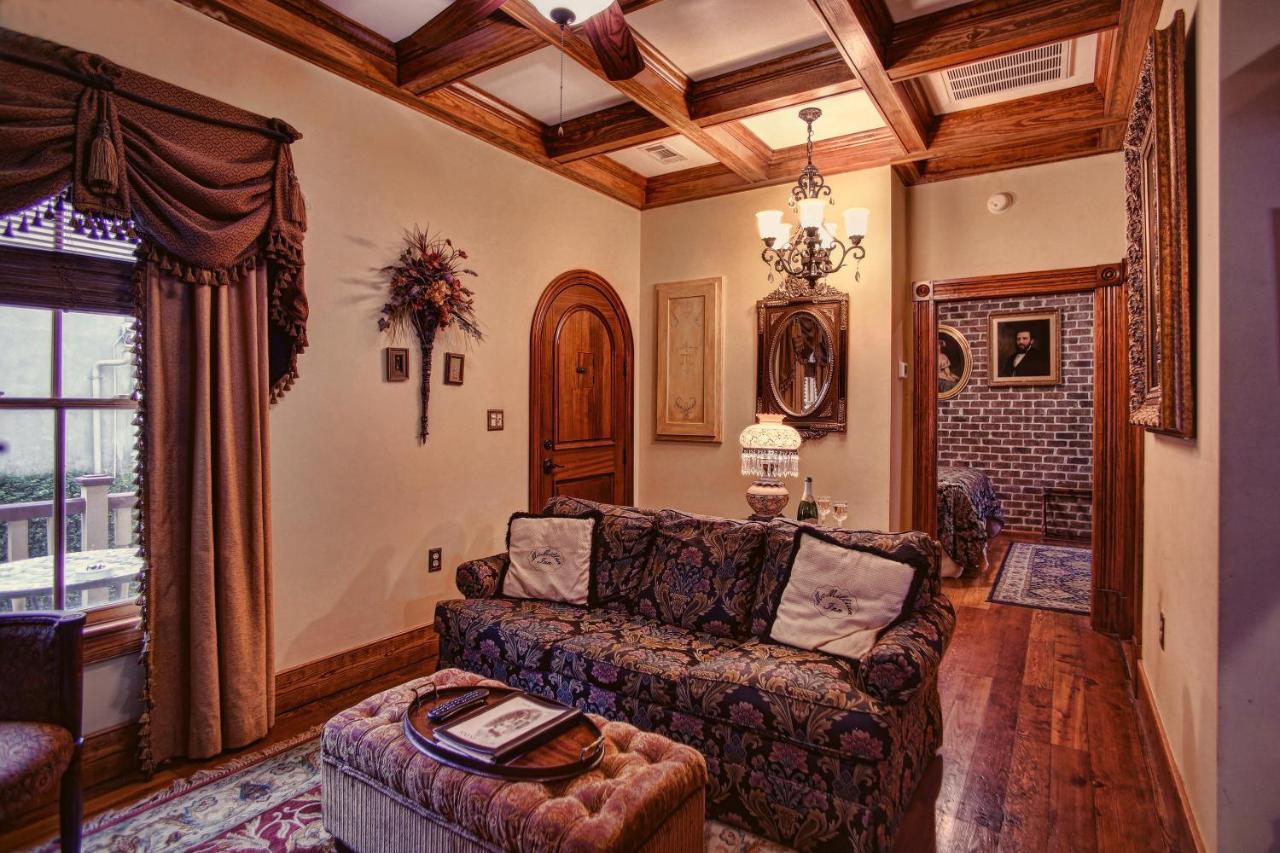 Mcmillan Inn Саванна Экстерьер фото