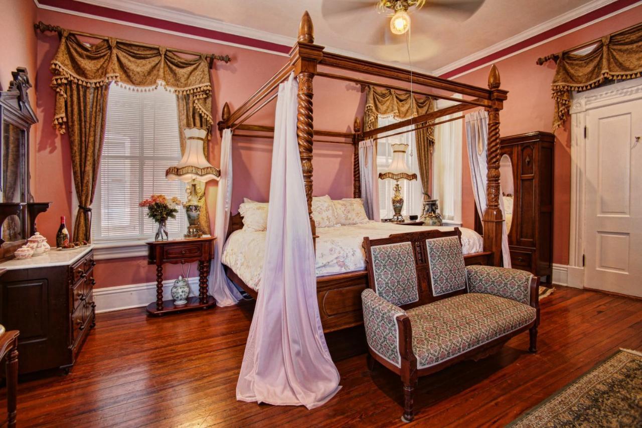 Mcmillan Inn Саванна Экстерьер фото