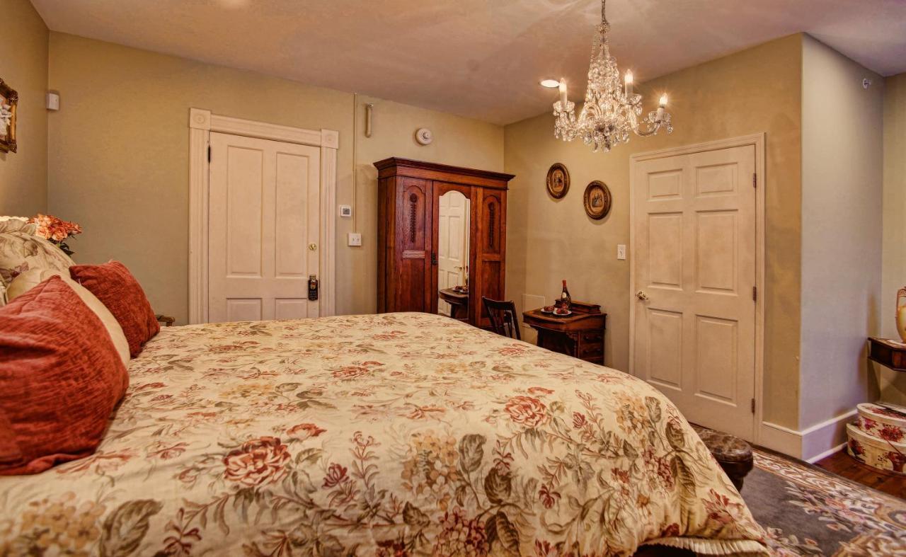 Mcmillan Inn Саванна Экстерьер фото