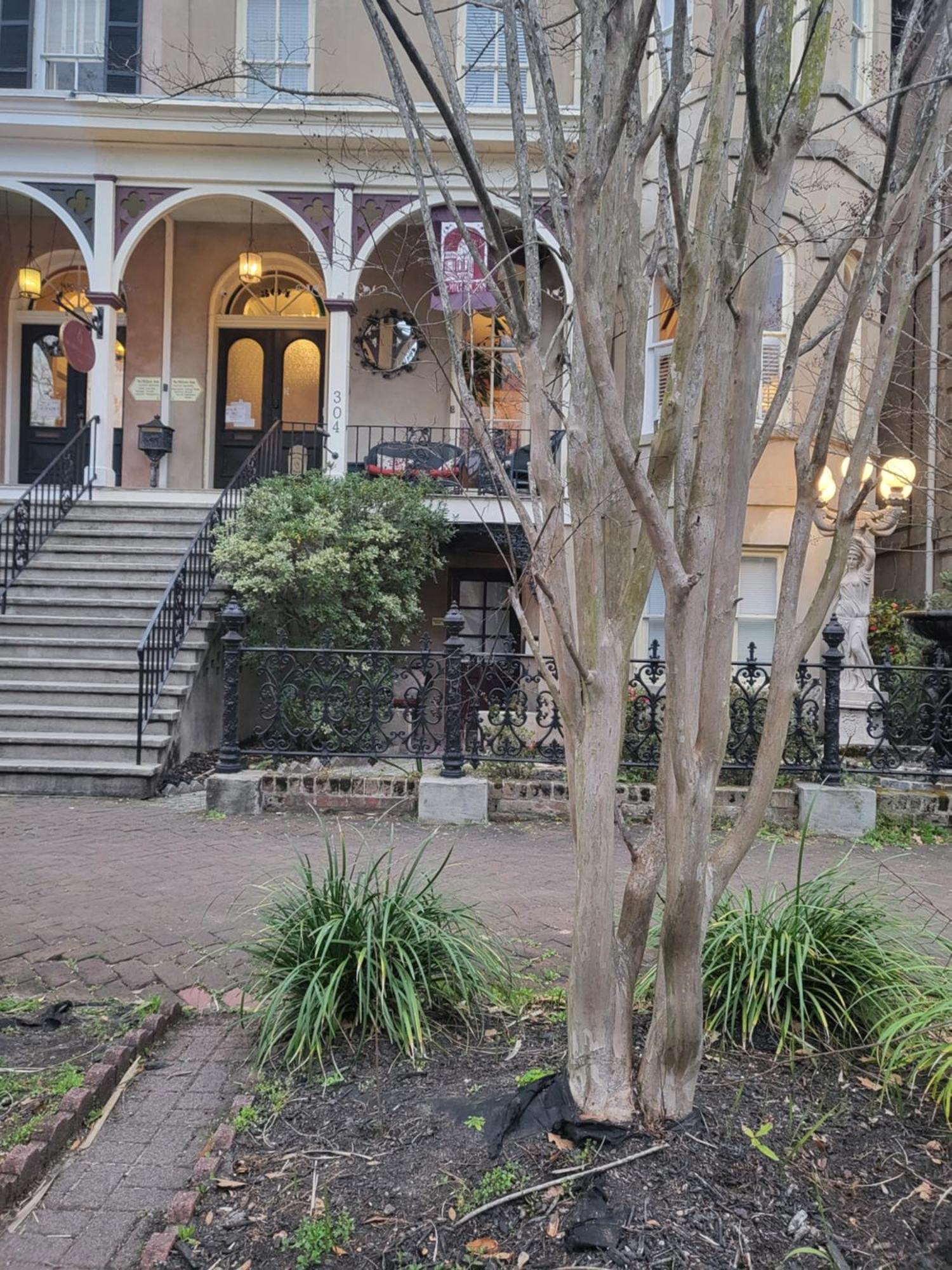 Mcmillan Inn Саванна Экстерьер фото